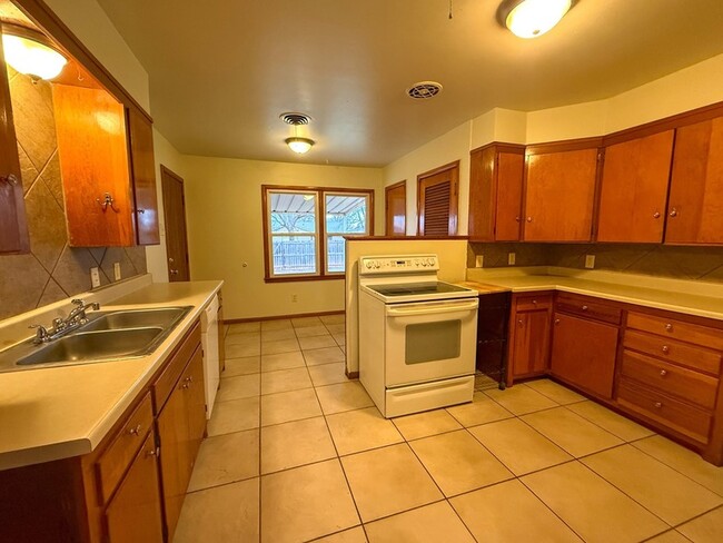 Building Photo - 1413 Glenhaven Dr