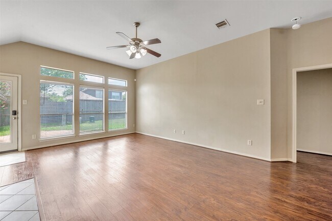 Building Photo - 871 Falling Springs Ln