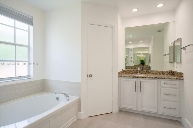 Building Photo - 1518 Fenton Dr