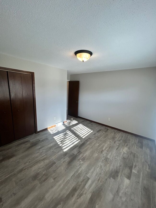 Building Photo - 7615 Walnut Ave