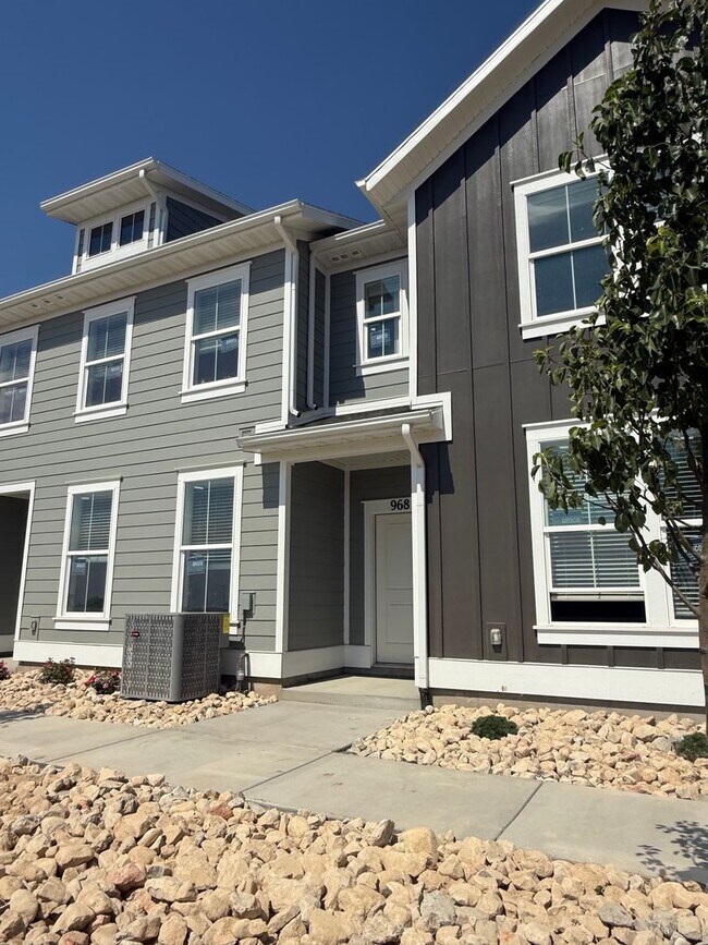 Building Photo - 948 Swoop Dr
