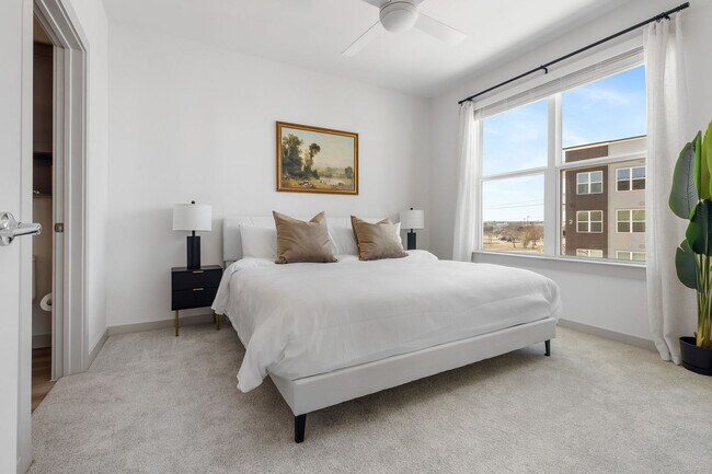 Building Photo - 1301 Leah Ave