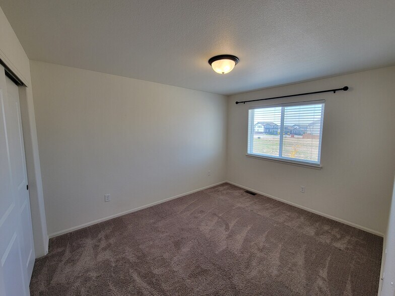 Building Photo - 2067 Moon Rise Dr