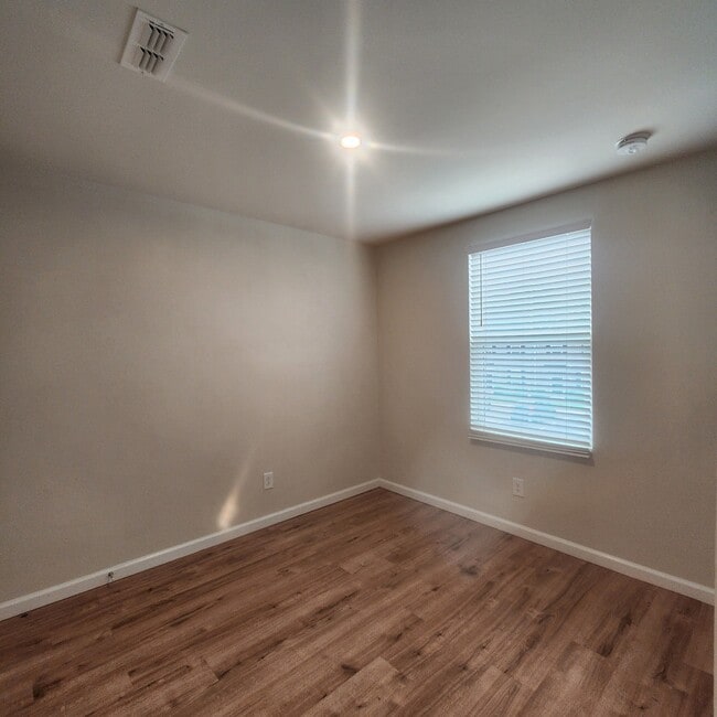 Building Photo - 525 Hampton Townes Dr