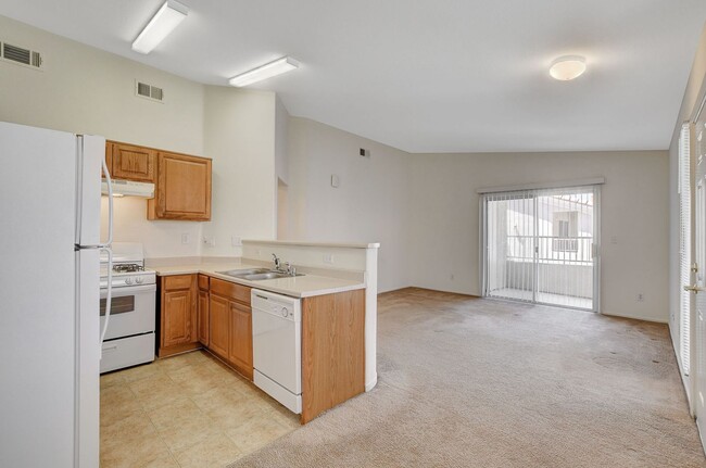 Building Photo - Adorable 2 Bedroom Condo