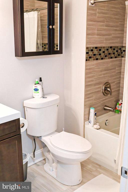 Building Photo - 1734 Bolton St