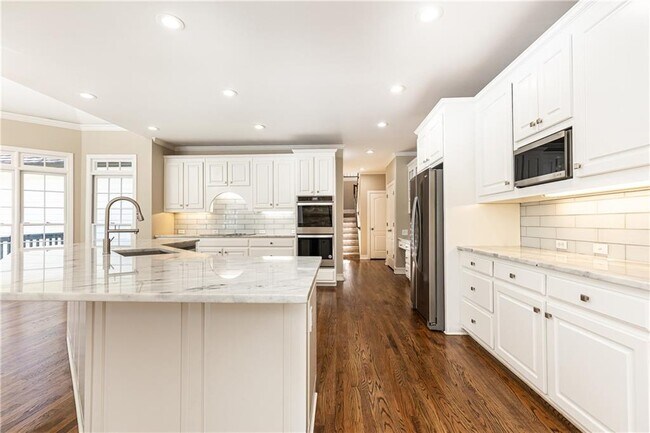 Building Photo - 9360 Nesbit Lakes Dr