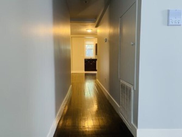 Building Photo - 27 Curve St