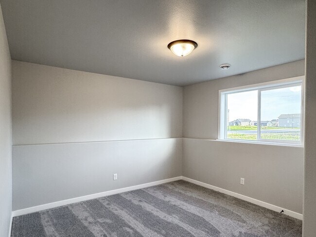 Building Photo - 1105 Jill Dr W