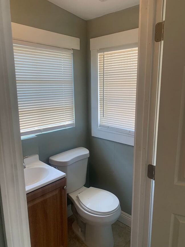 Building Photo - Fully gated Charming craftsman Two bedroom...