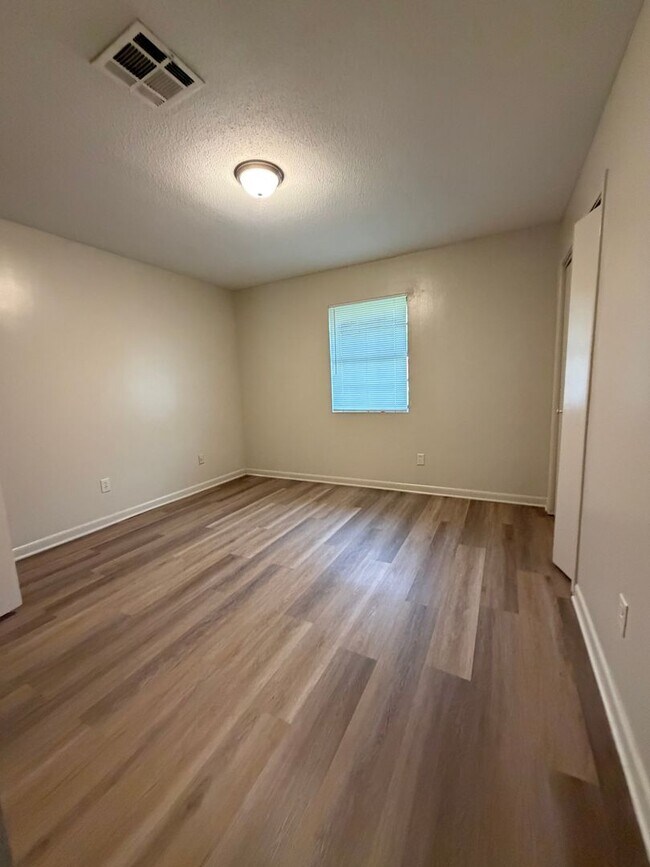 Building Photo - 106 Cantal Dr