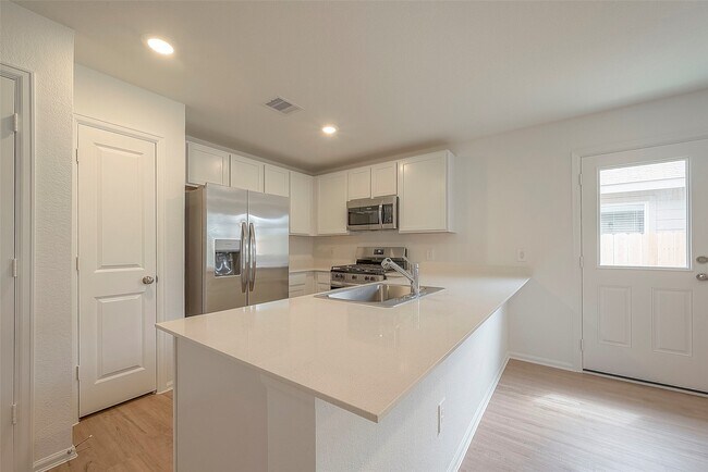 Building Photo - 1491 Las Cuevas Dr