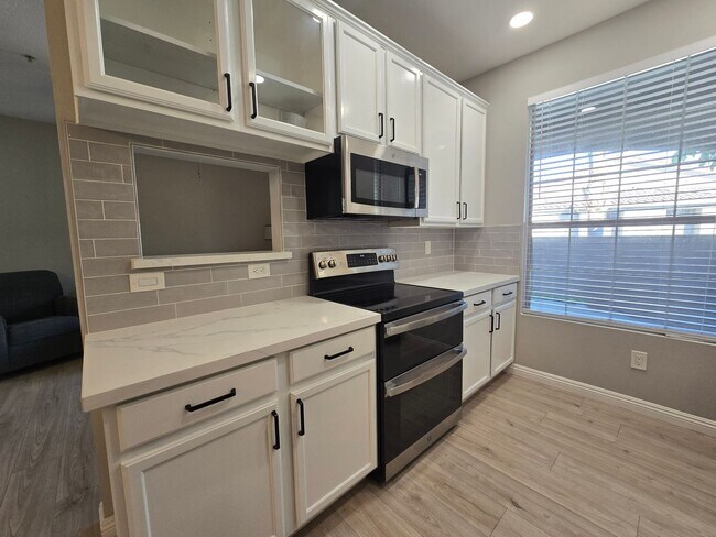 Building Photo - CANYON CREST CONDO