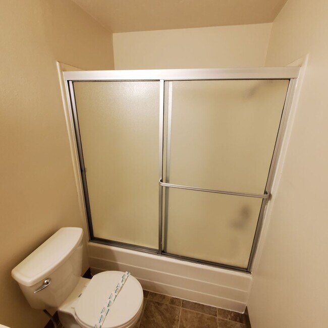 Building Photo - 30th Place Duplex