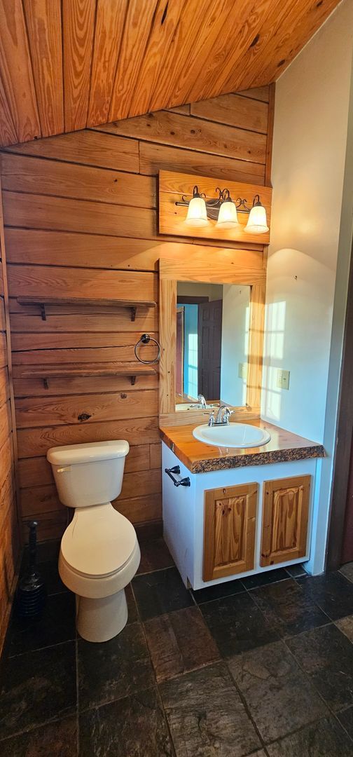 Building Photo - Private Log Cabin Home Peaceful Country Living on Acreage