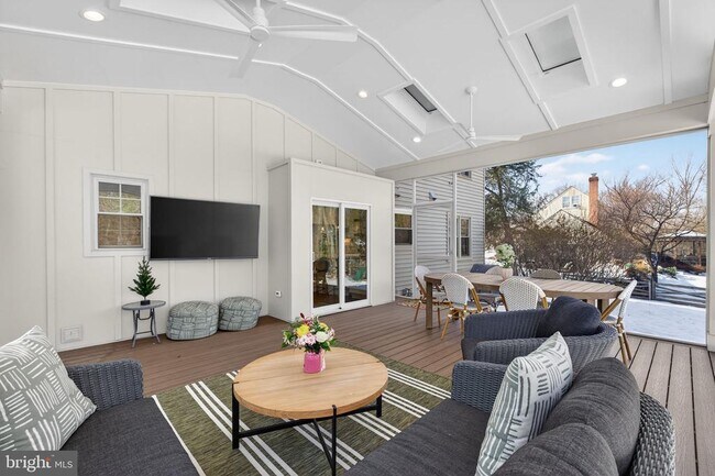 Building Photo - 11922 Holly Spring Dr