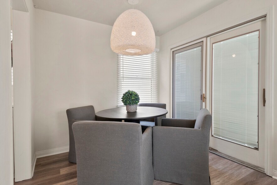 Building Photo - 215 29th St