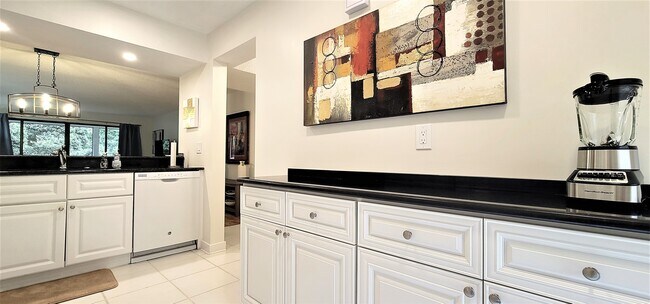 Building Photo - 157 Brackenwood Rd