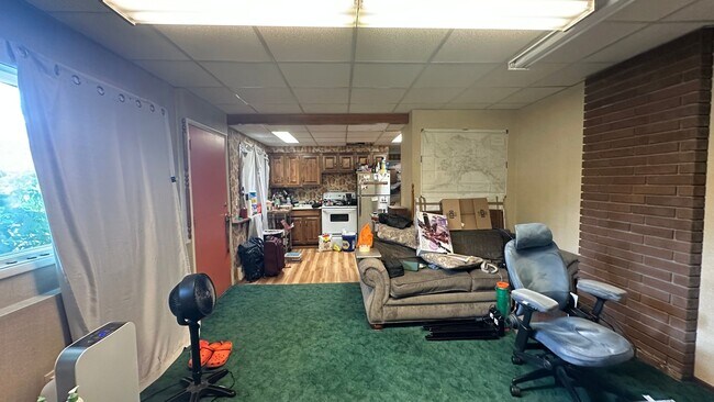 Building Photo - 2591 Riverview Dr