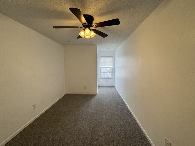 Building Photo - Cozy 3BR Townhome!