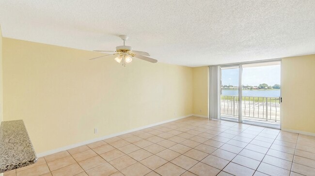 Building Photo - 470 Executive Center Dr