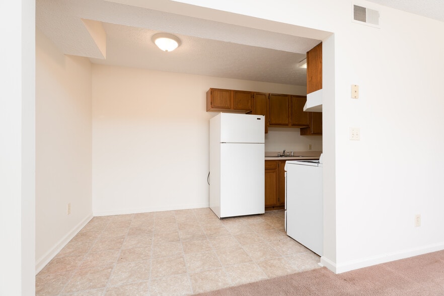 Building Photo - 633 Princeton Pkwy