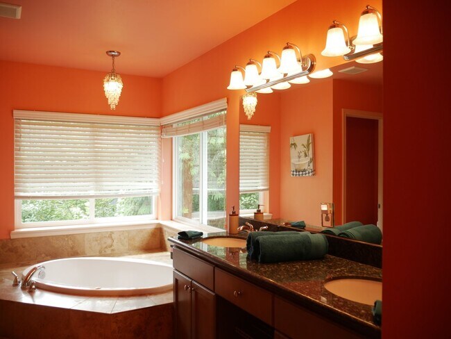 Building Photo - Beautiful, Fully Furnished, Maple Valley H...