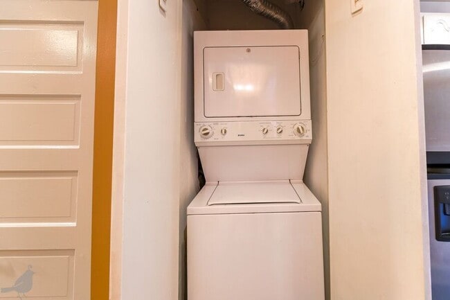 Building Photo - 337 14th St NE