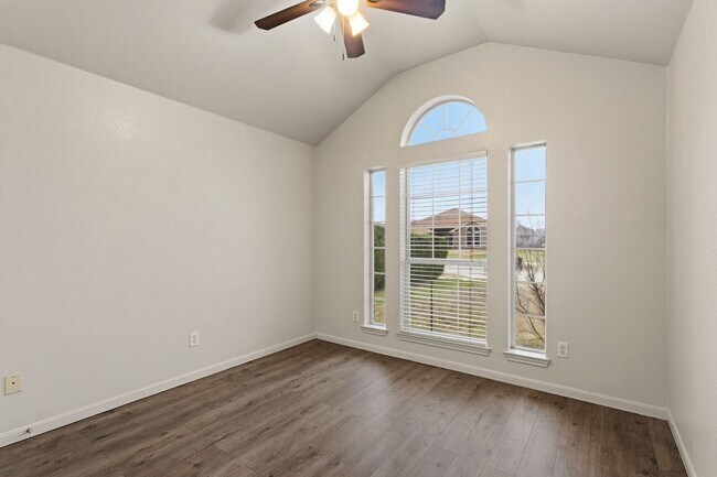 Building Photo - 3 Bedrooms, 2.5 Bath, 2 Car Garage, with private office conveniently located to multiple Fort Hoo...