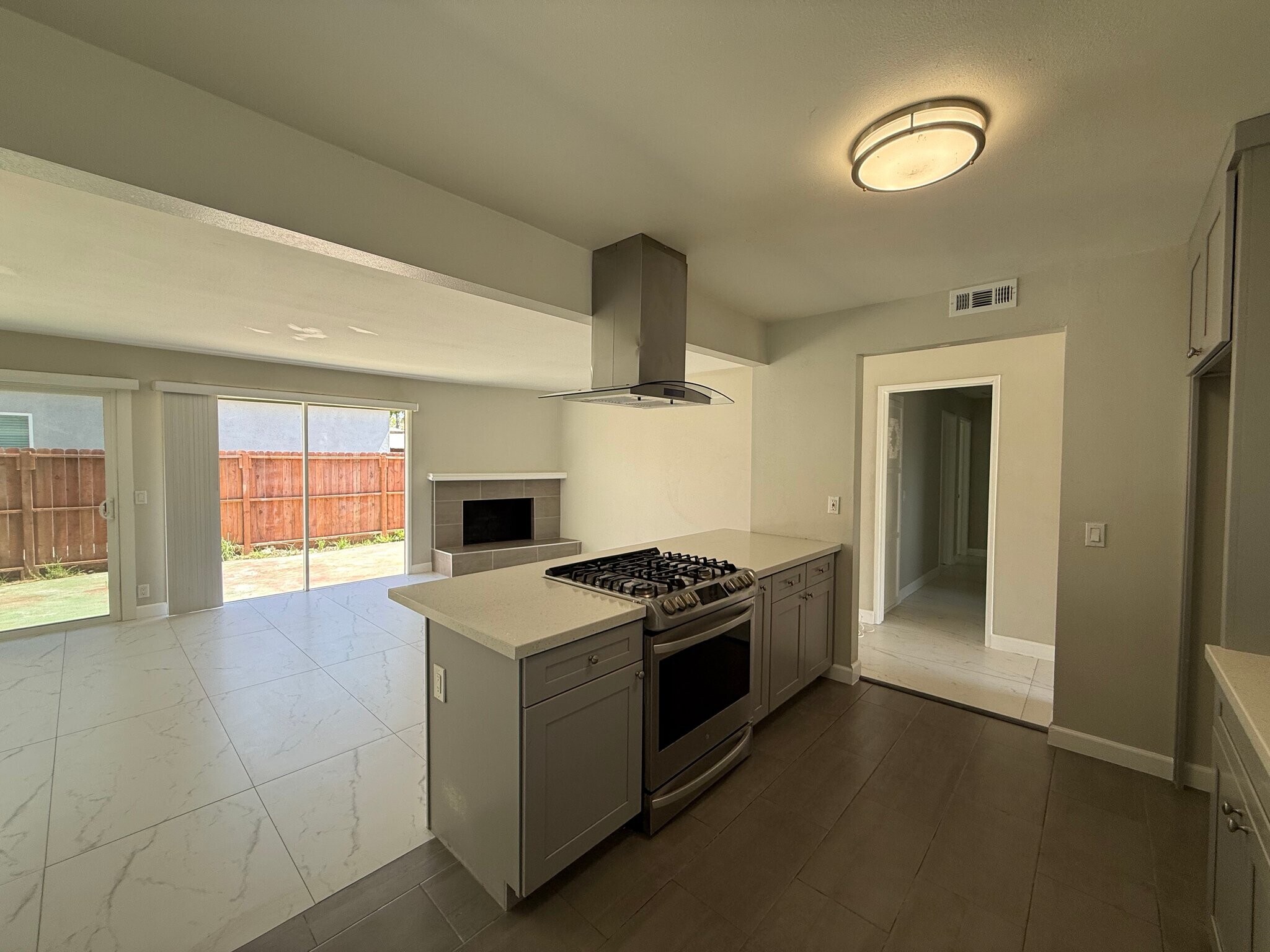 Building Photo - 11092 S Dallas Dr