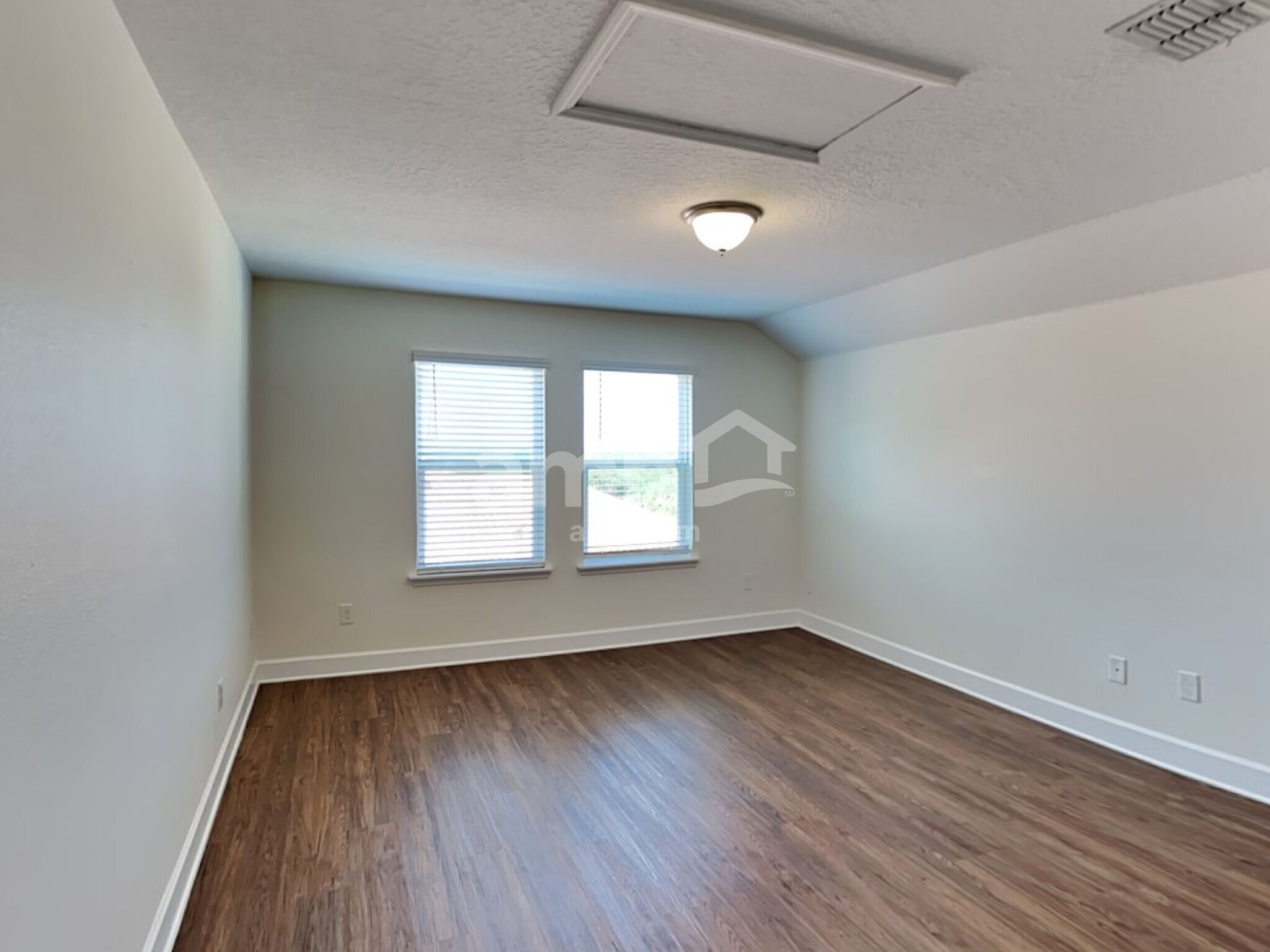 Building Photo - 233 Crestrun Loop