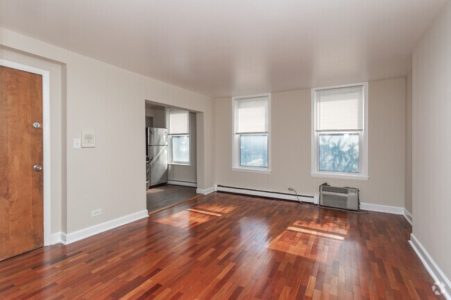 Interior Photo - 1162 - 1168 N La Salle Blvd