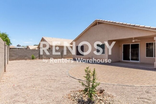 Building Photo - Ideal 3 Br 2 Ba 2 Cg Home Near Loop 303 & Greenway in Surprise!