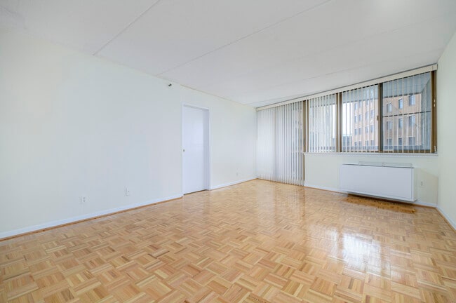 Building Photo - 143 Hoyt St