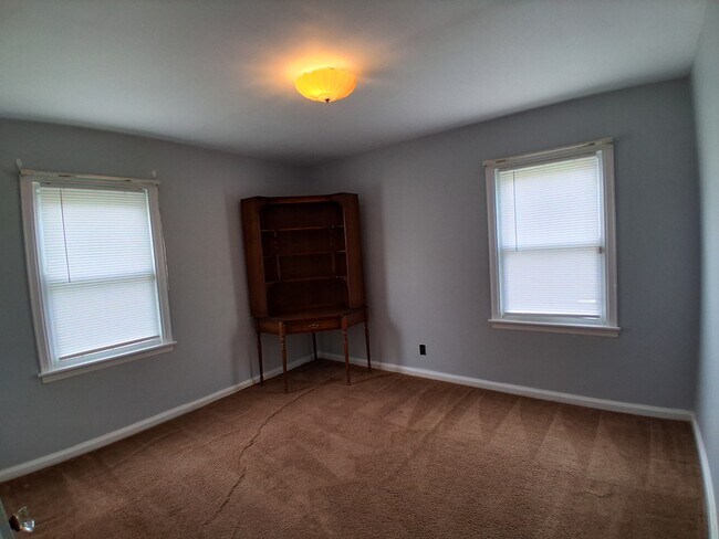 Building Photo - 928 N Griffin St