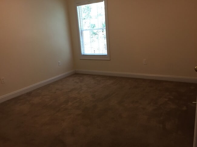 Building Photo - 4bed/4bath in Eagles Landing for JULY!