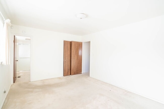 Building Photo - 3 Bed | 2 Bath in Central Tulsa!