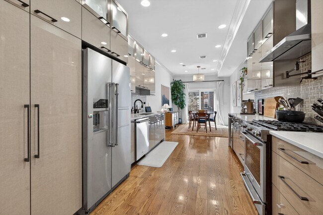 Building Photo - 926 Park Ave