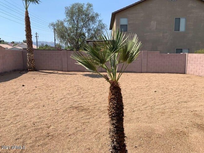 Building Photo - 6005 S 15th Dr