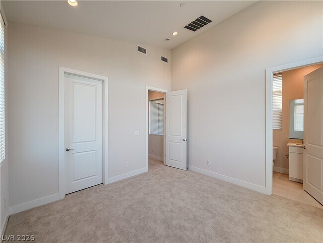 Building Photo - 10761 Canyon Bloom Dr