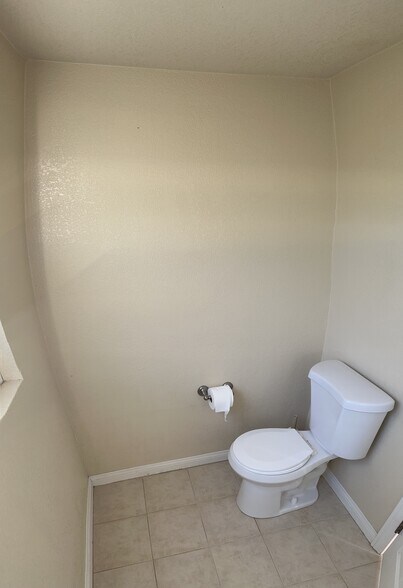 Building Photo - 5252 Orange Ave, #103