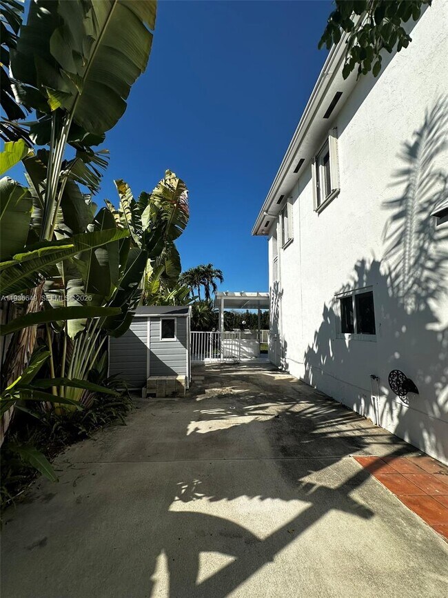 Building Photo - 3884 SW 150th Ct