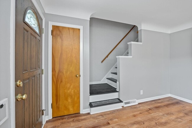 Building Photo - Delhi Township- Cute Single Family 4 bed, ...