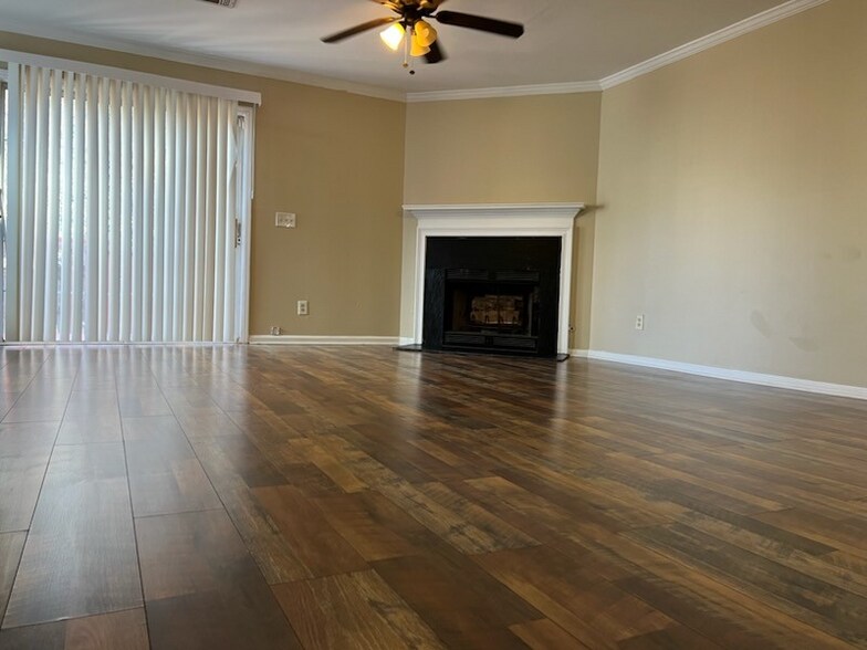 Building Photo - 6600 Meadow Rue Dr