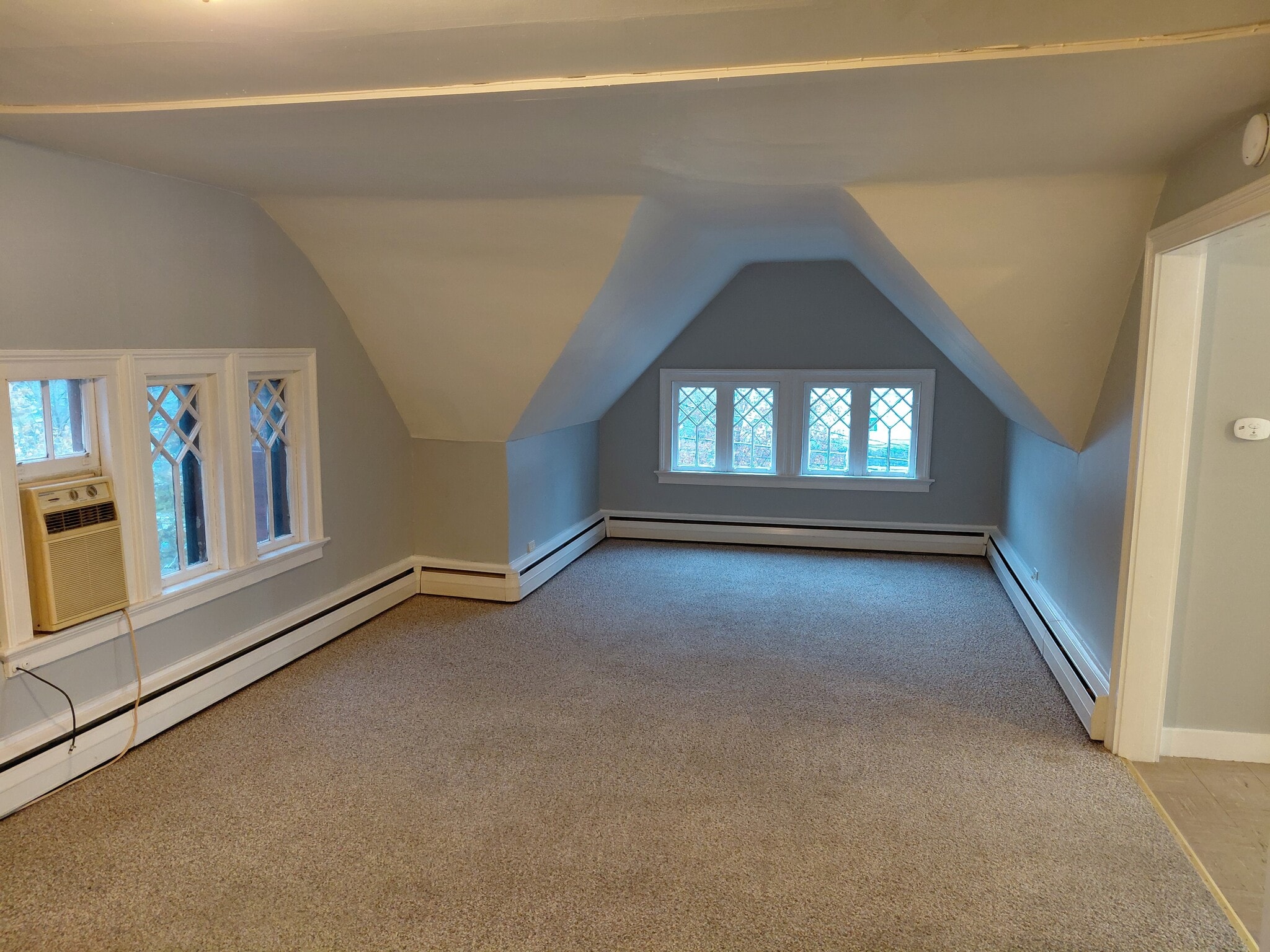 Living/bedroom - 51 Grand Ave