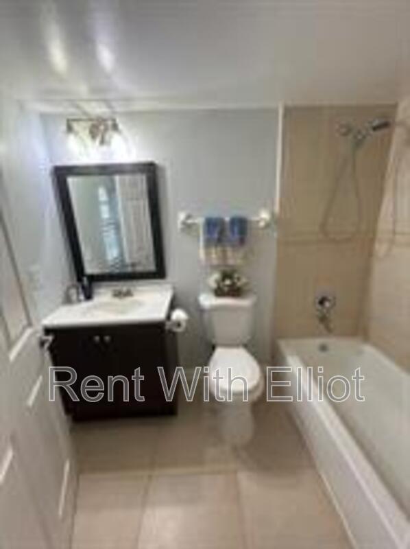 Building Photo - 1405 Miami Rd