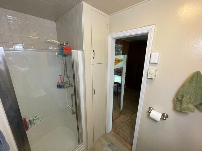 Building Photo - Duluth MN - 6 Bed - 3 Bath - Single Family...
