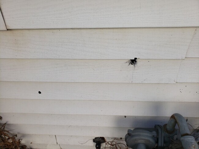 Building Photo - 2 BR 1 1/2 Bath 2 Story Available Now!