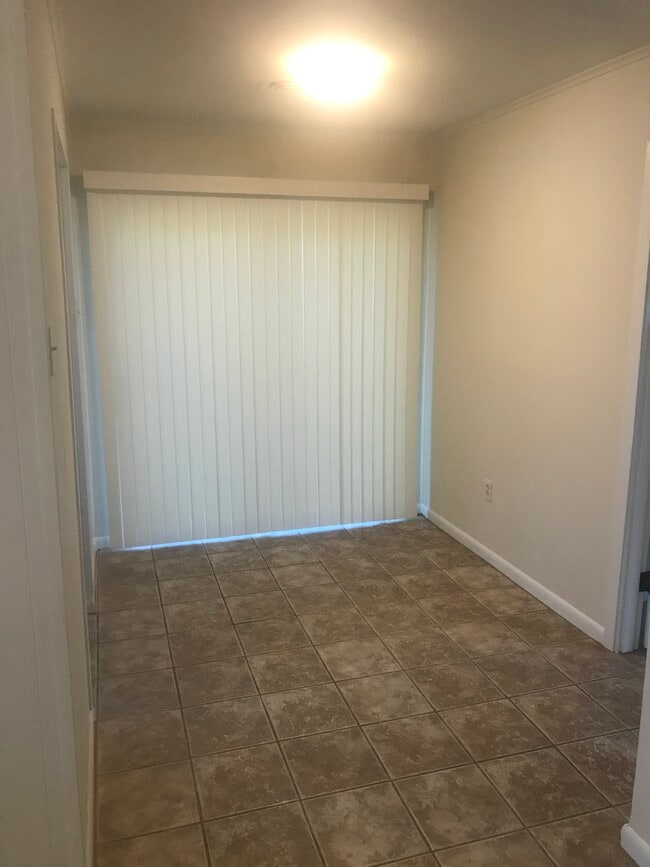 Building Photo - 6465 Park Manor Dr