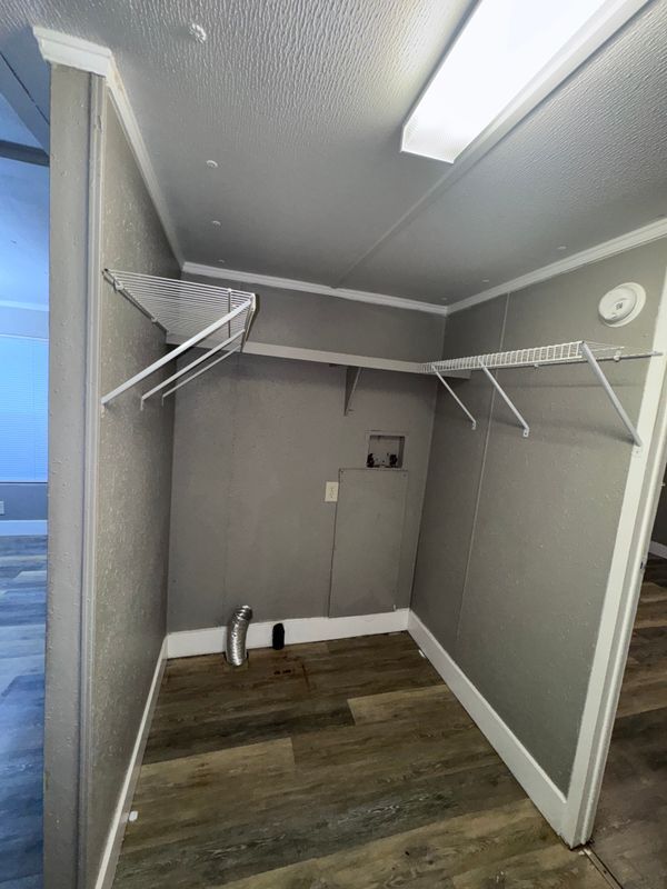 Building Photo - 15637 Sims Ln